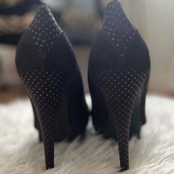 Black Pumps by Guess - Picture 2 of 4